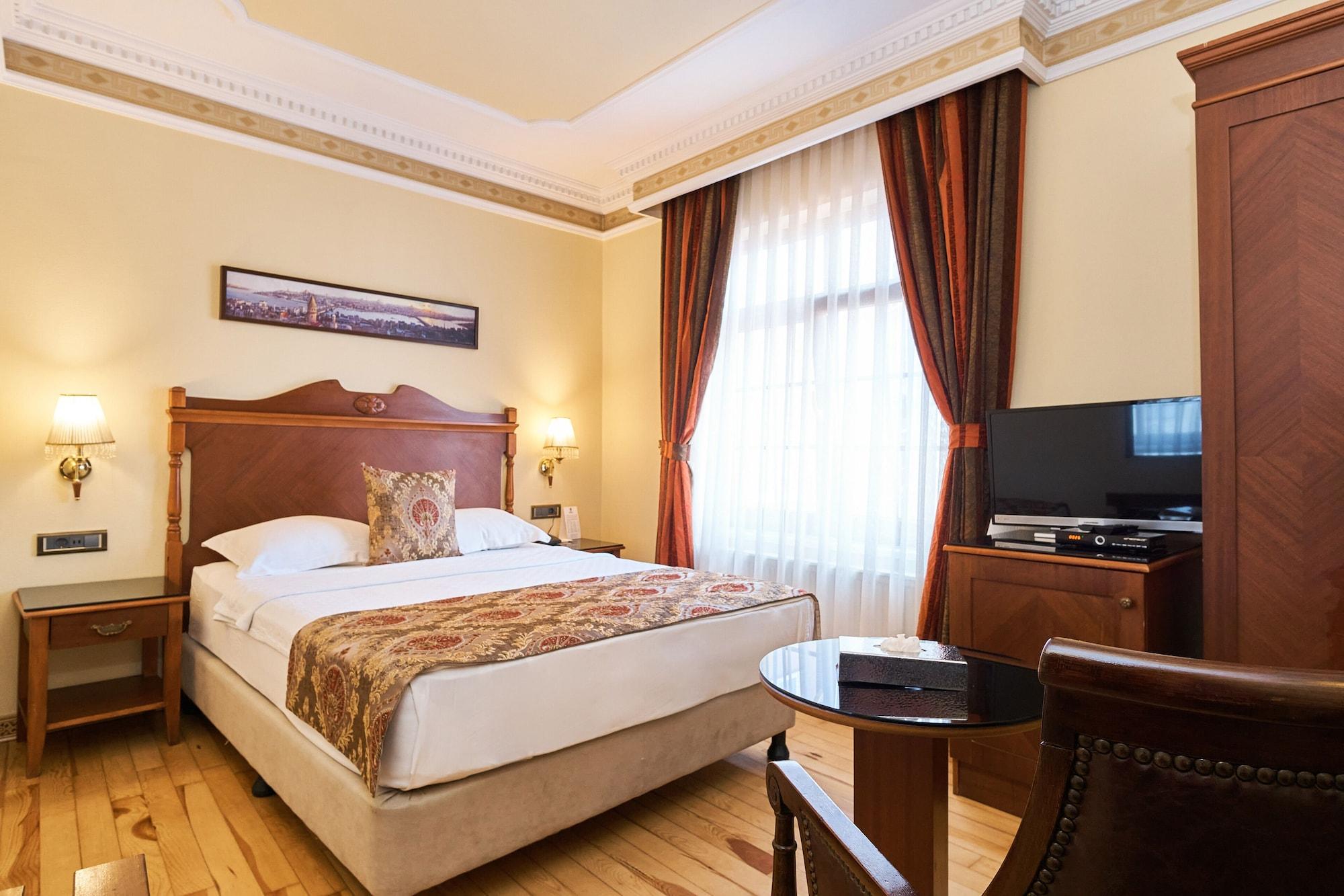 Western Empire Palace & Otel 4*
