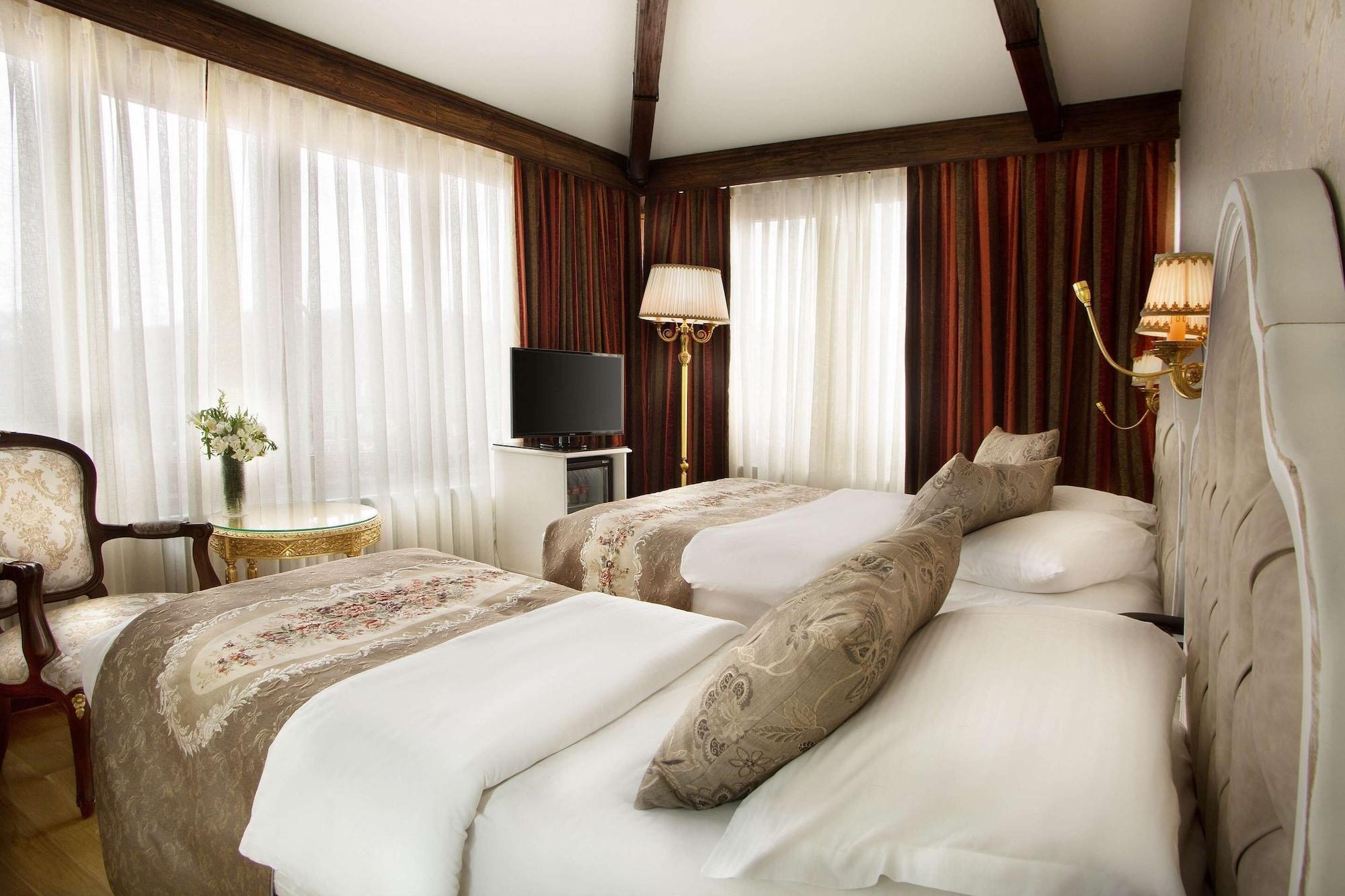 Western Empire Palace & Otel 4*